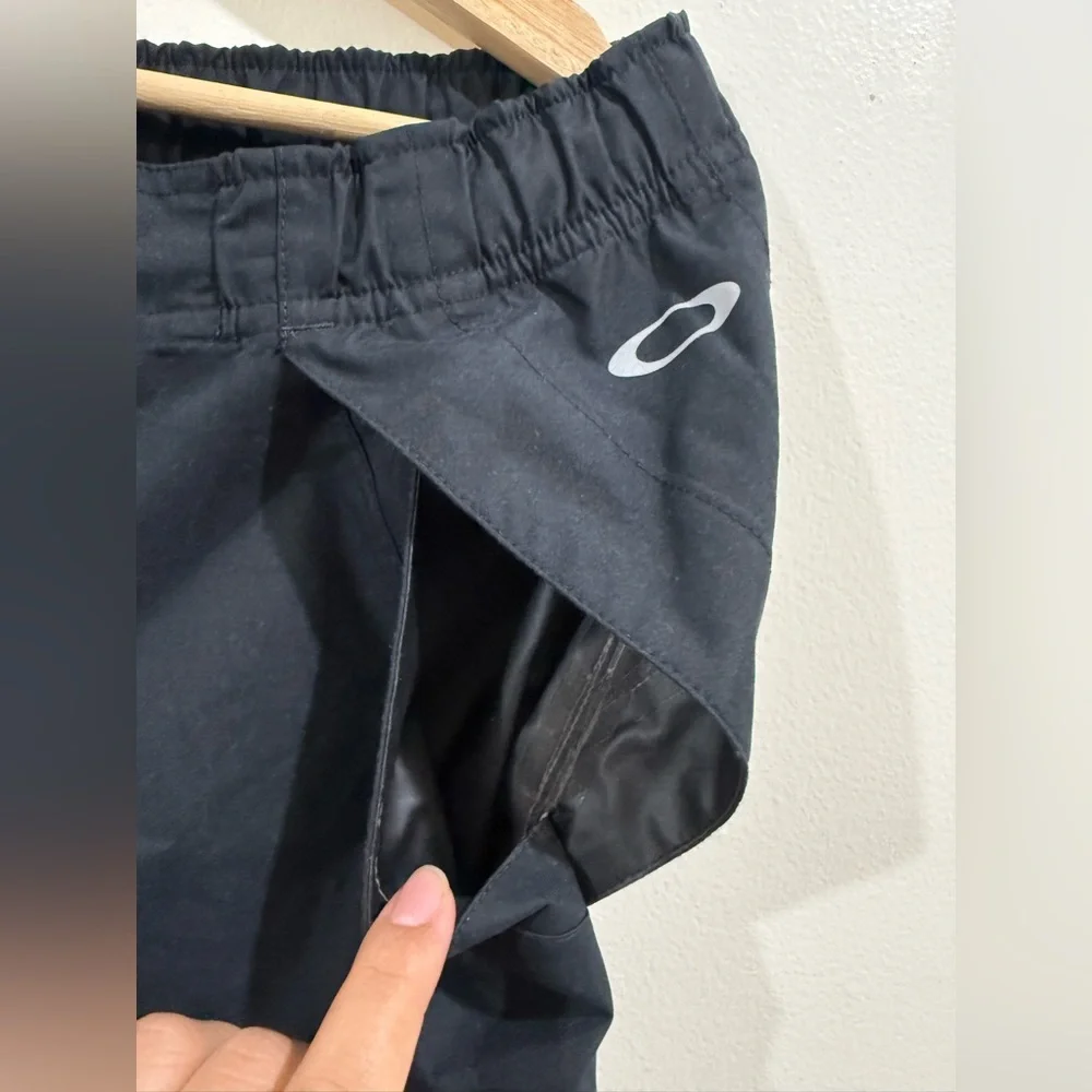 Oakley men chinos